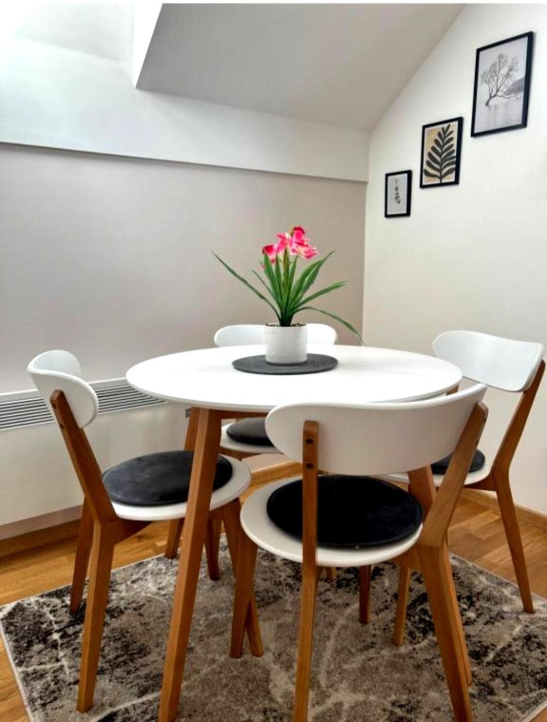 Altavista Apartment
